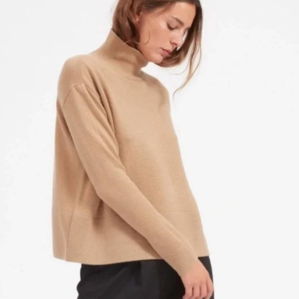 Everlane The Cashmere Square Mock Turtleneck in Light Camel